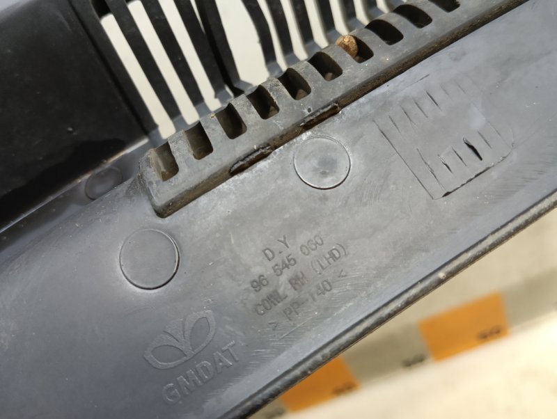 Планка под лобовое стекло