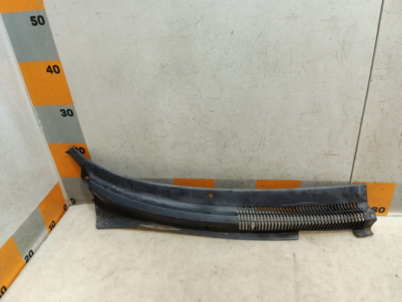 Планка под лобовое стекло