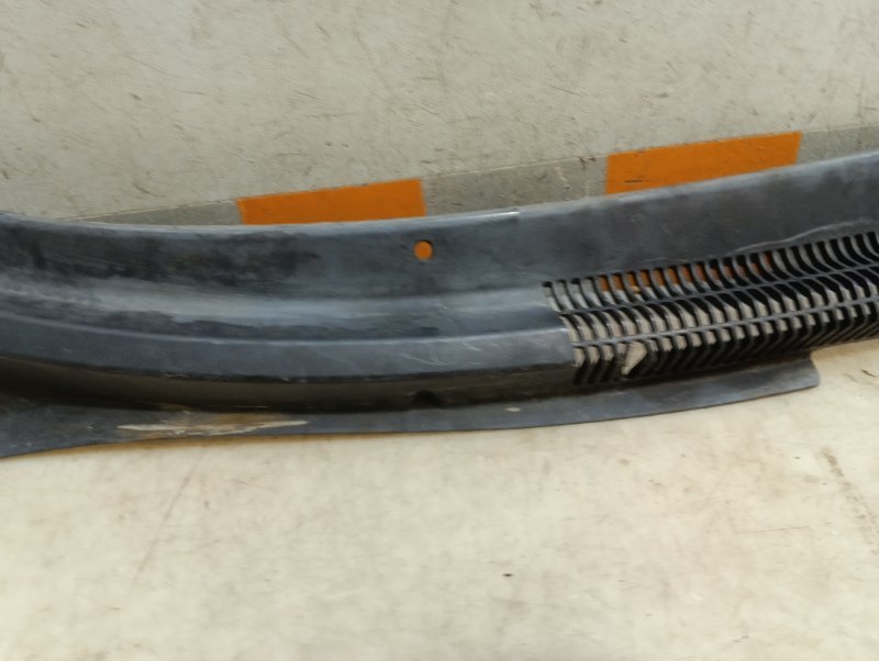 Планка под лобовое стекло