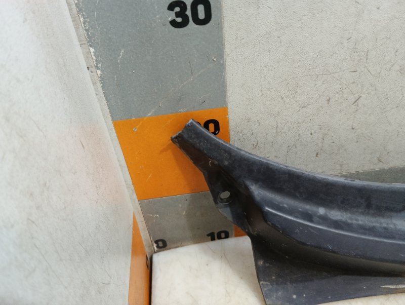 Планка под лобовое стекло