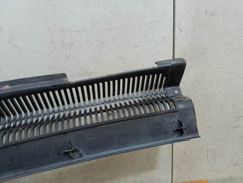 Планка под лобовое стекло