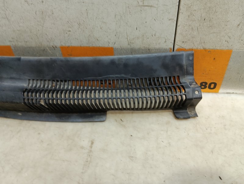 Планка под лобовое стекло