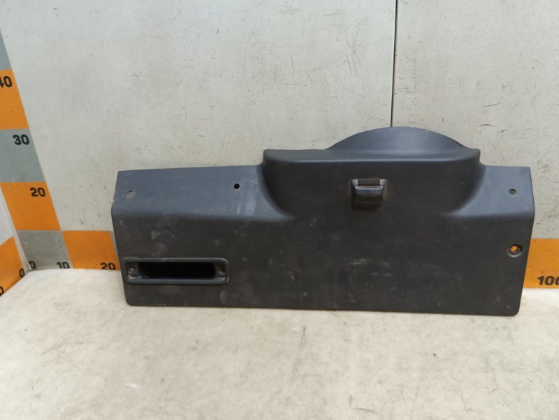 Обшивка двери багажника