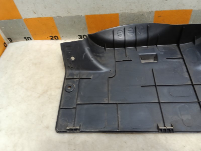 Обшивка двери багажника