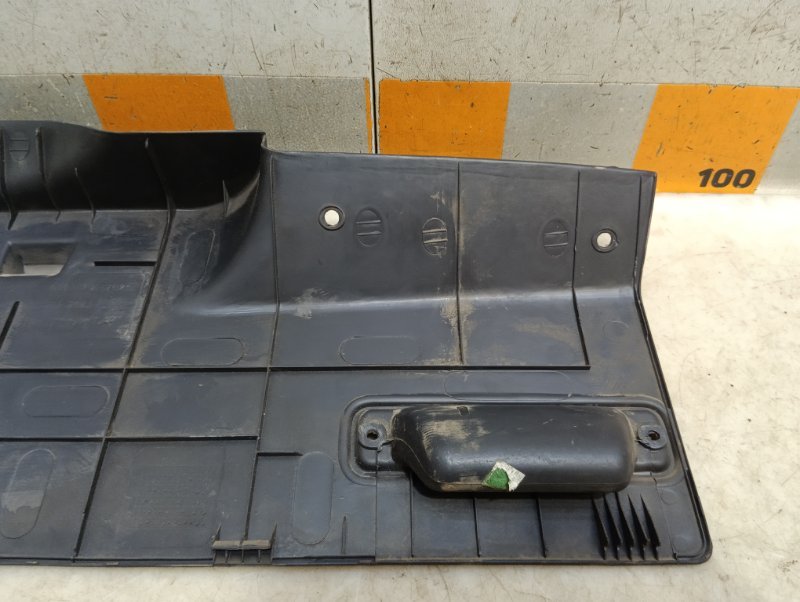 Обшивка двери багажника