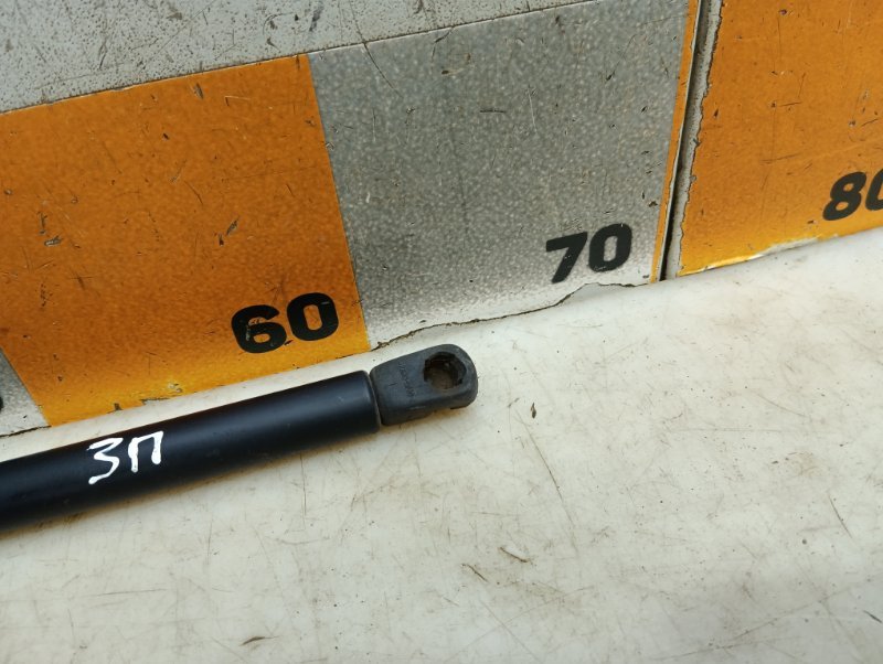 Амортизатор крышки багажника