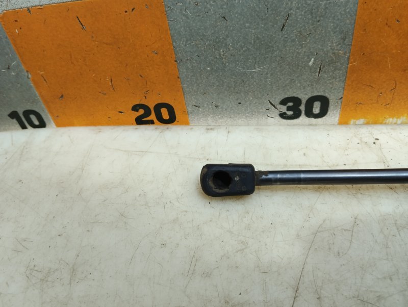 Амортизатор крышки багажника