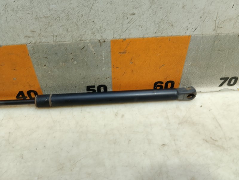 Амортизатор крышки багажника