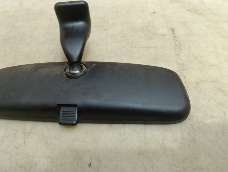 Зеркало заднего вида