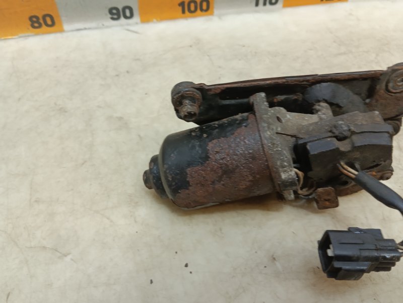 Моторчик стеклоочистителя передний