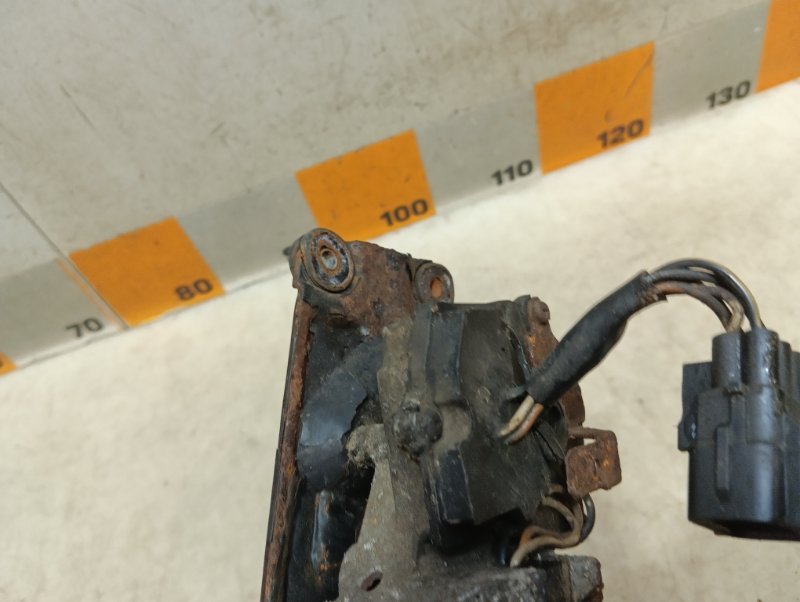 Моторчик стеклоочистителя передний