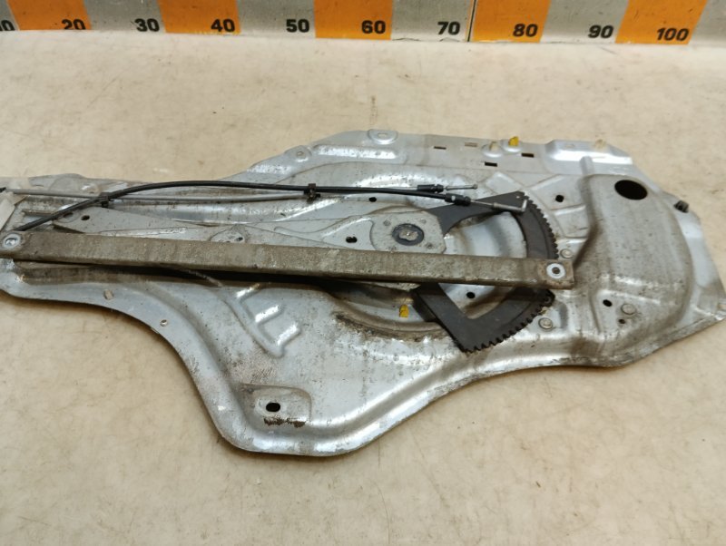 Стеклоподъемник электр. передний правый