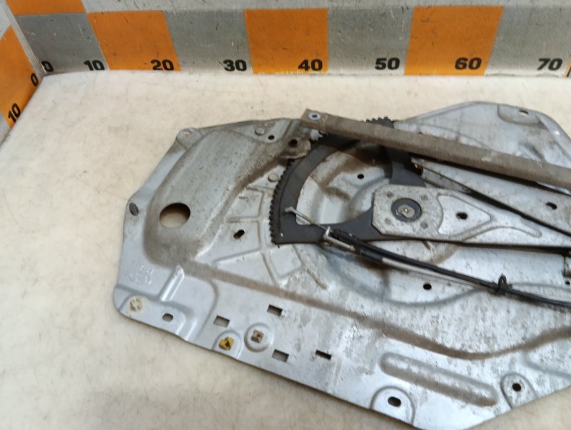 Стеклоподъемник электр. передний правый