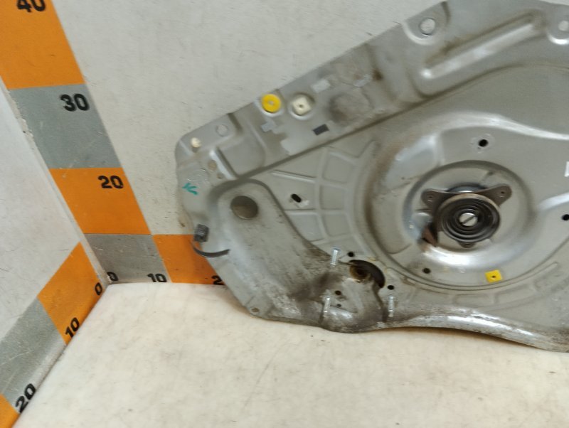 Стеклоподъемник электр. передний правый