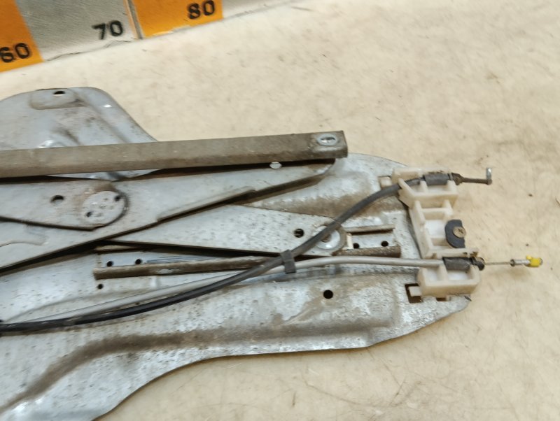 Стеклоподъемник электр. передний правый