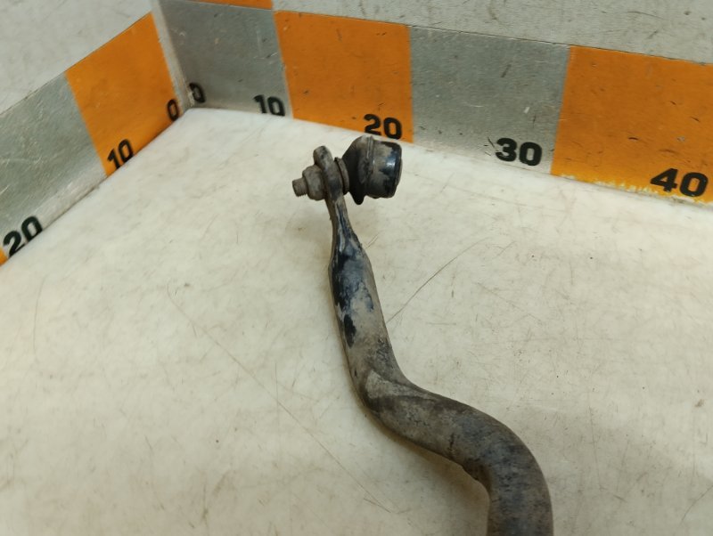 Стабилизатор передний