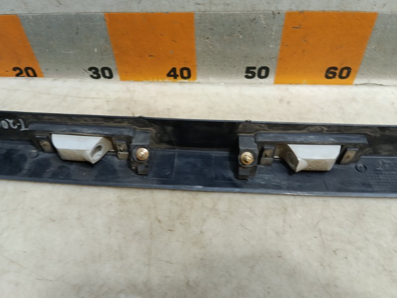 Накладка крышки багажника