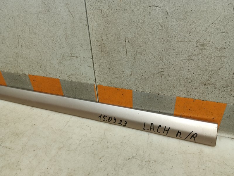 Молдинг двери