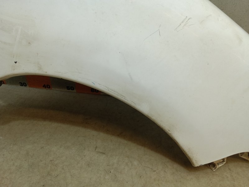 Крыло переднее правое