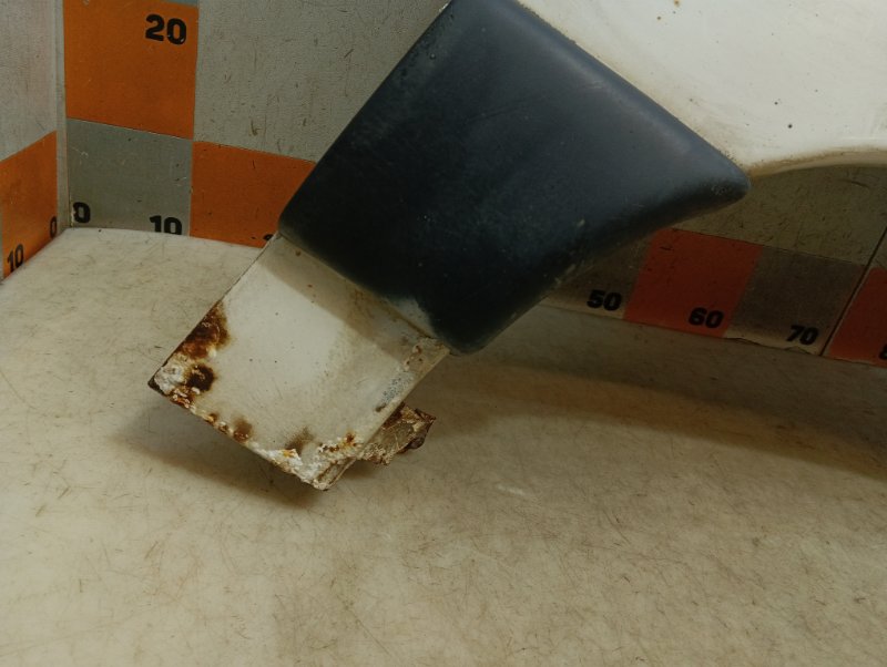 Крыло переднее правое