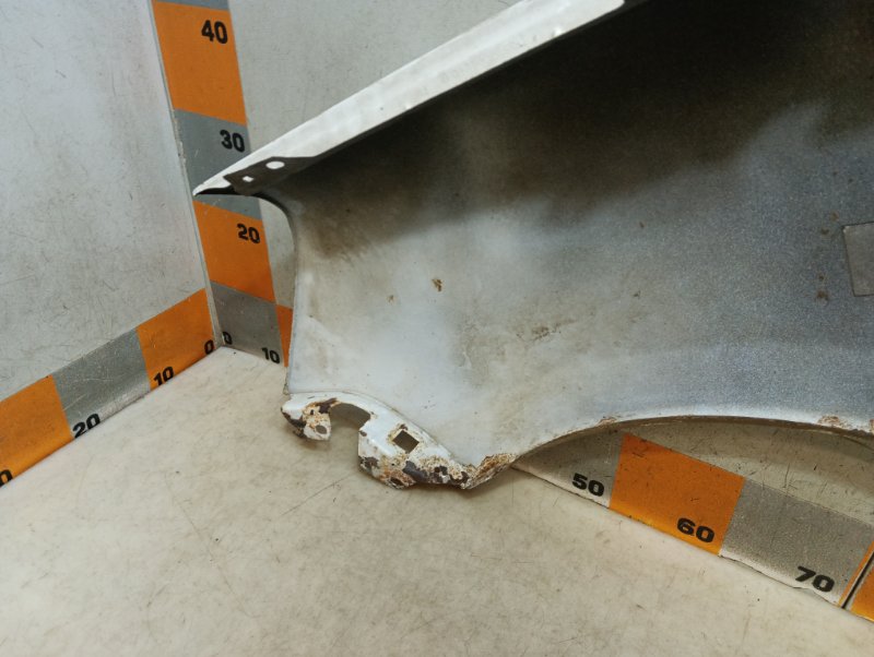 Крыло переднее правое