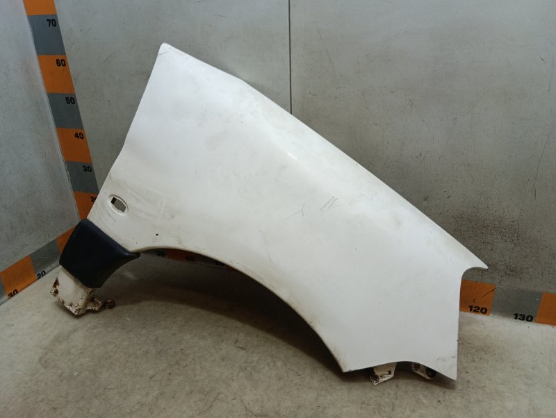 Крыло переднее правое