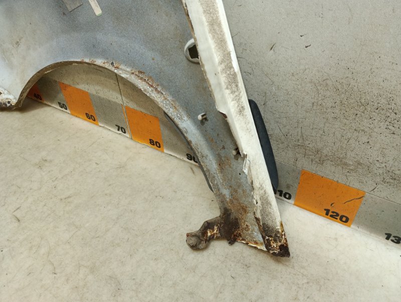 Крыло переднее правое