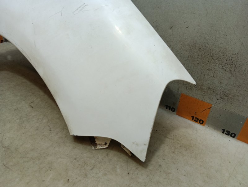 Крыло переднее правое