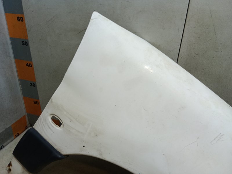 Крыло переднее правое