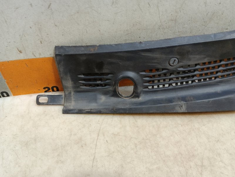 Планка под лобовое стекло