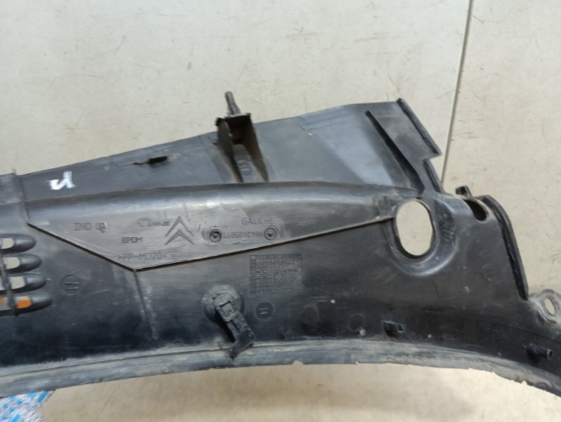 Планка под лобовое стекло