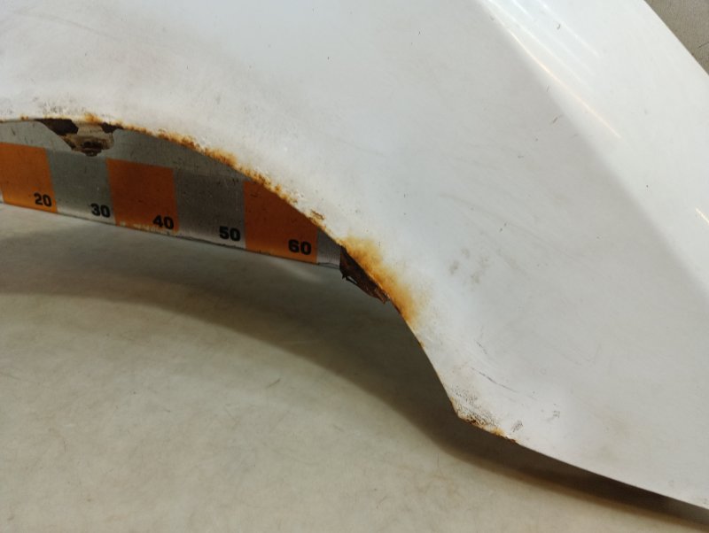 Крыло переднее правое