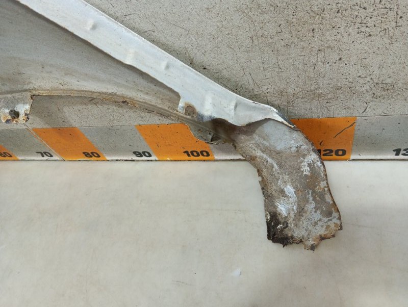 Крыло переднее правое