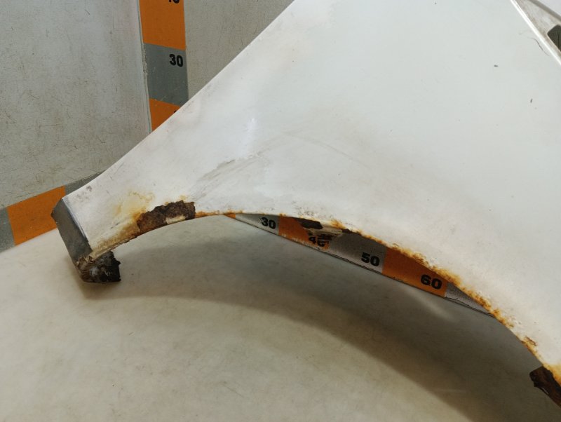 Крыло переднее правое