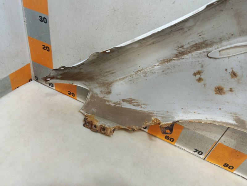 Крыло переднее правое