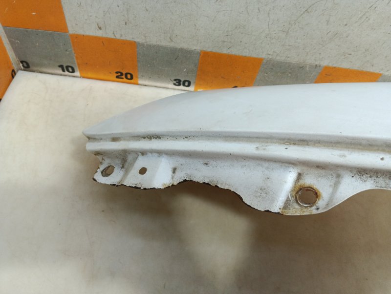 Крыло переднее правое