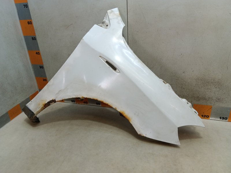 Крыло переднее правое