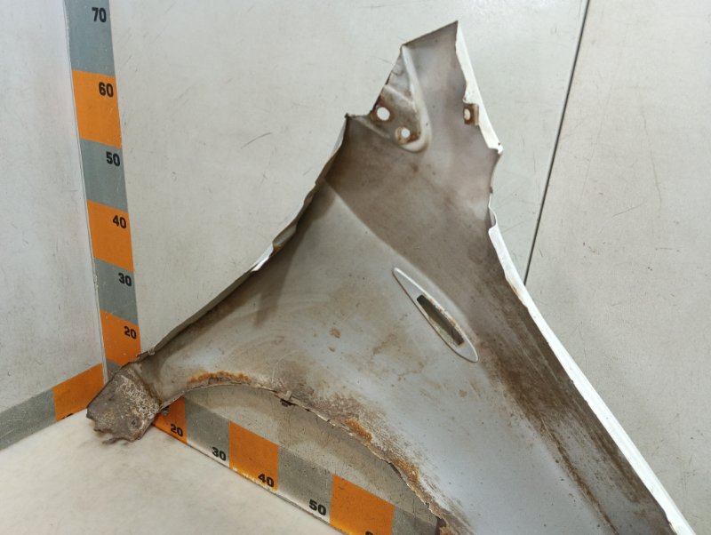 Крыло переднее левое