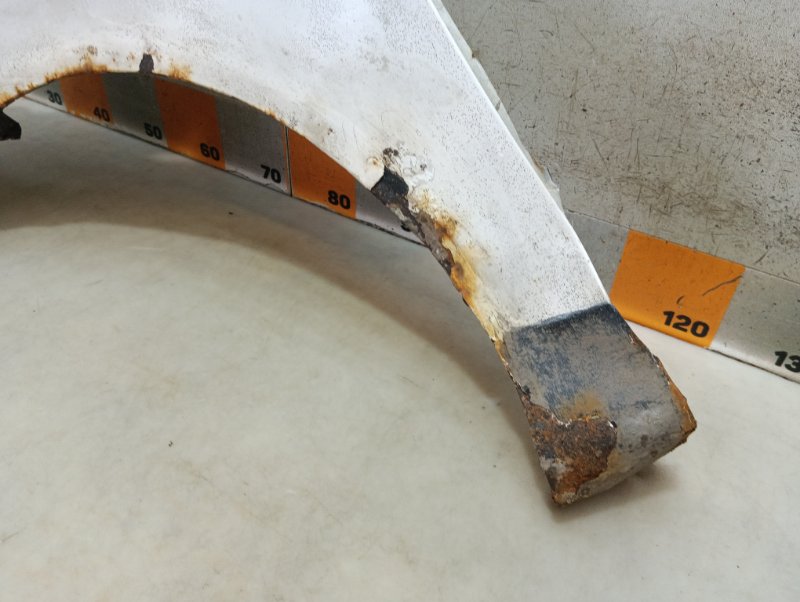 Крыло переднее левое