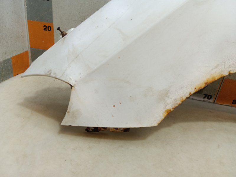 Крыло переднее левое