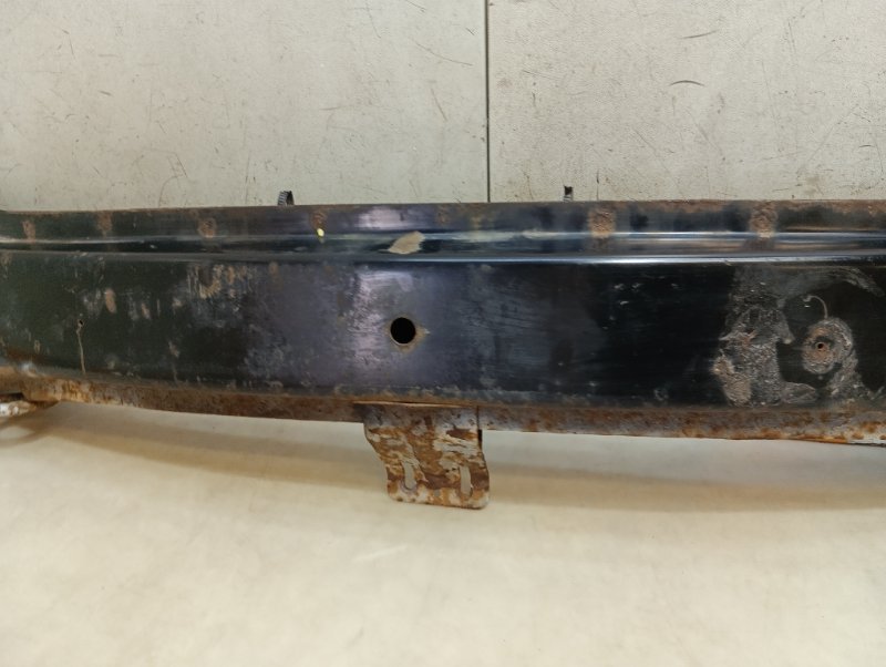 Усилитель переднего бампера