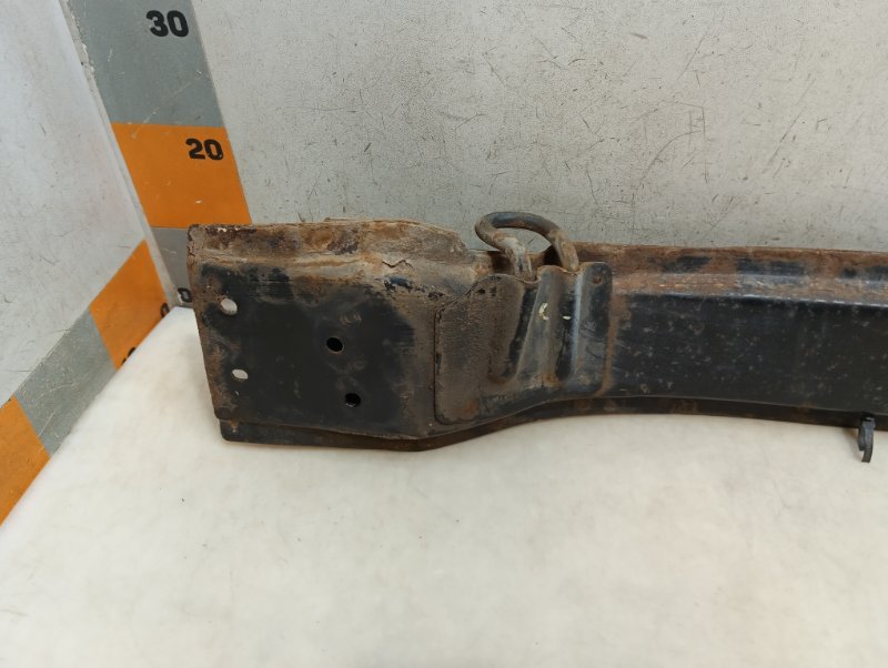 Усилитель переднего бампера