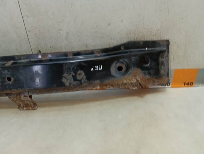 Усилитель переднего бампера