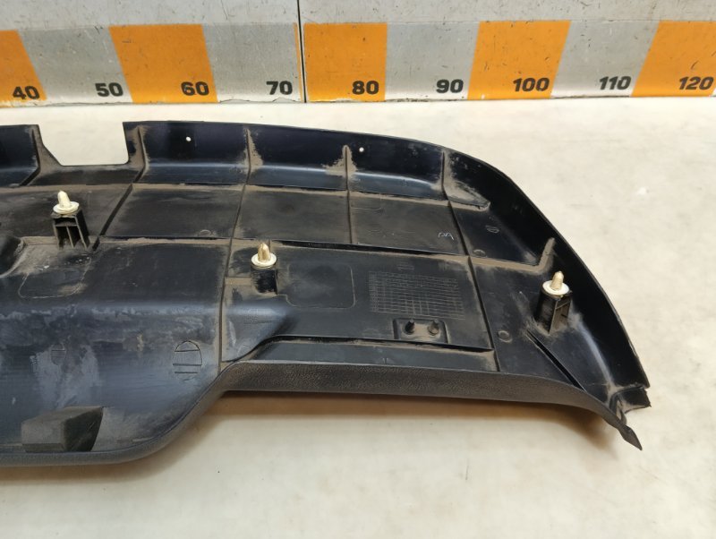 Обшивка двери багажника