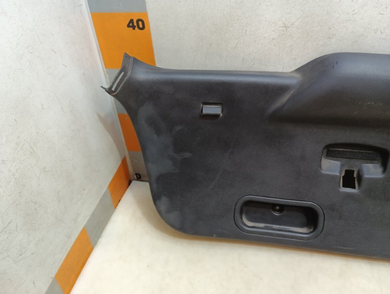 Обшивка двери багажника