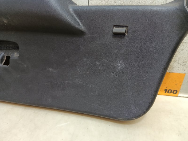 Обшивка двери багажника