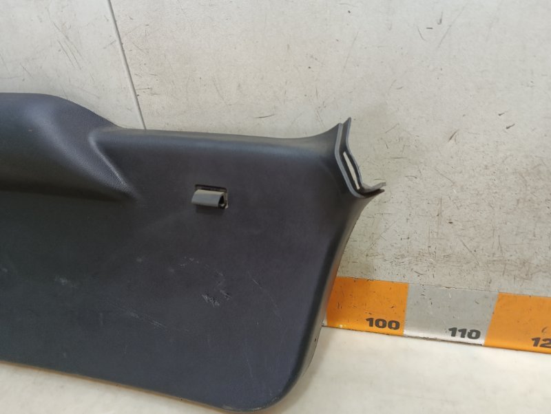 Обшивка двери багажника