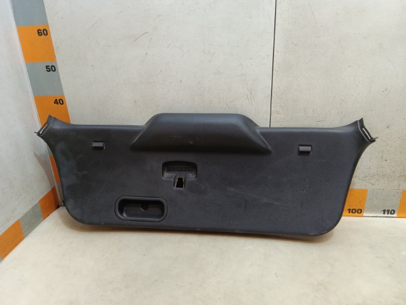 Обшивка двери багажника