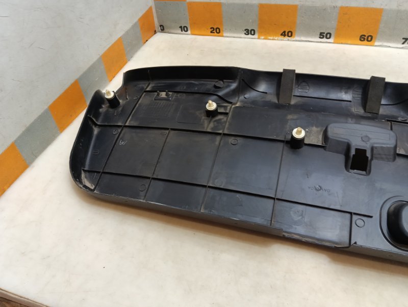 Обшивка двери багажника