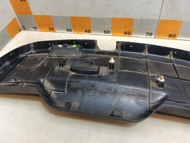 Обшивка двери багажника